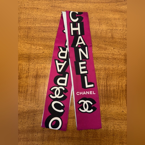 Brand new, unused Chanel Silk Twilly Scarf in 100% silk. - Picture 6 of 6